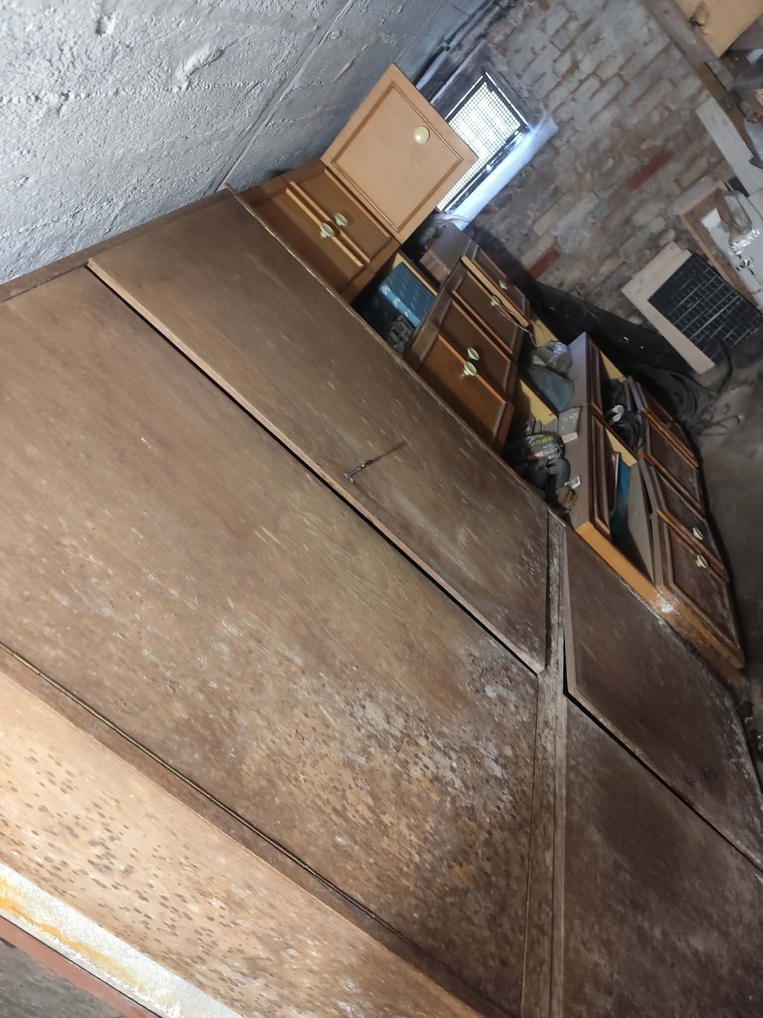 Opróżnienie piwnicy z zalegających rzeczy. — przed wykonaniem zlecenia, zdjęcie 2